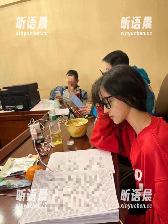 pans - 探索折折的灰丝艺术：优雅写真图片合集全新上线.txt