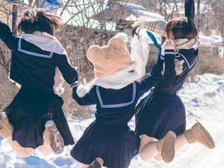 pans – 樱桃的户外写真：从原图看她与大自然的深情对话.txt