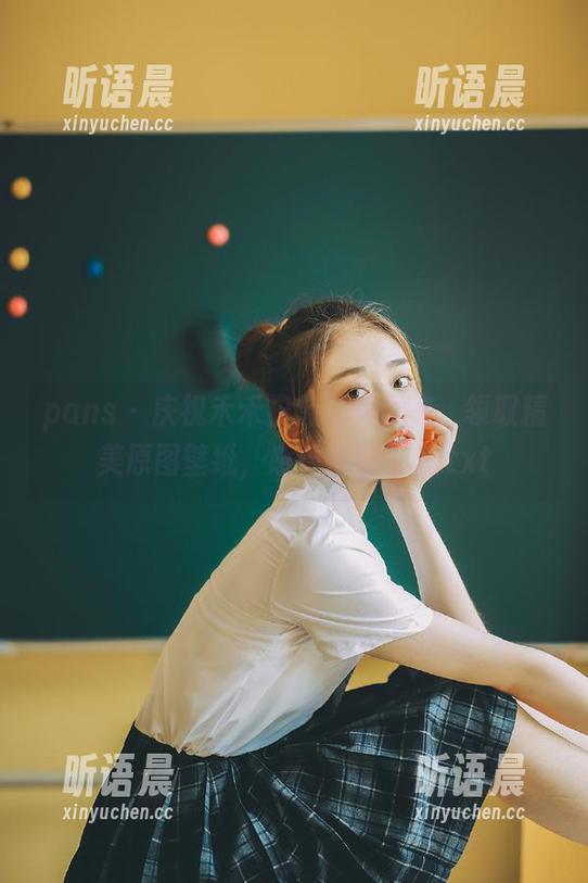 pans - 庆祝禾禾护士写真盛宴，领取精美原图壁纸，感受清新气息.txt