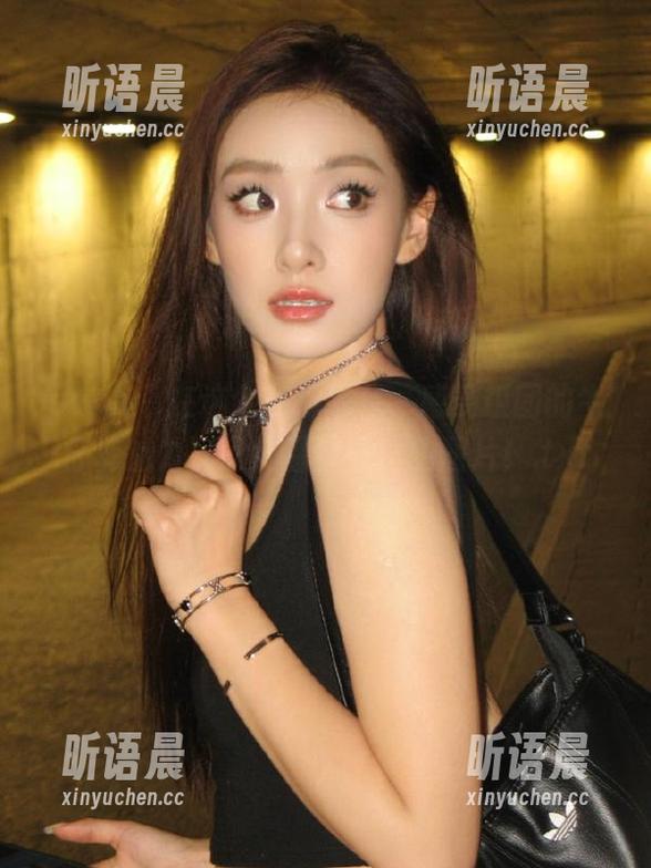 pans - 在这个在线平台，感受饭团的牛仔裤魅力，欣赏温馨可爱的图片！.txt