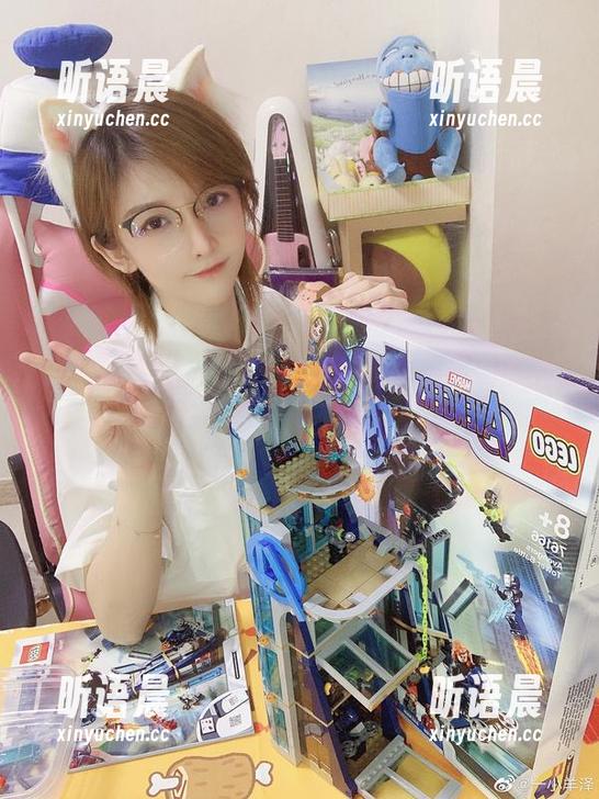 观看一小央泽最新黑色写真，焕发出独特的艺术气息与风格.txt