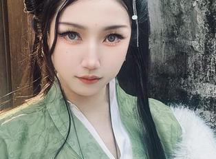 纯白色调的奇幻旅程：不呆猫写真合集中的绝美图片欣赏.txt