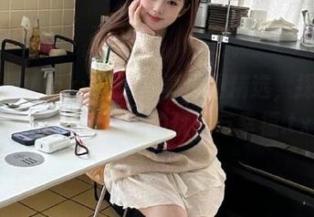 丽柜 – Vicky花嫁写真原图精选，探索她在婚礼瞬间散发的优雅与幸福.txt