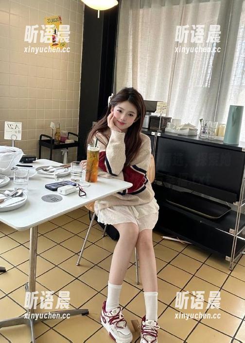 丽柜-vicky 丽柜 - Vicky花嫁写真原图精选,探索她在婚礼瞬间散发的优雅与幸福.txt