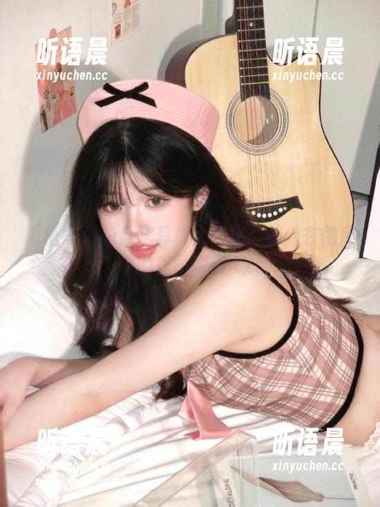 丽柜-婷婷 丽柜 - 最新红裙写真大揭秘:婷婷在图库中的美丽瞬间.txt