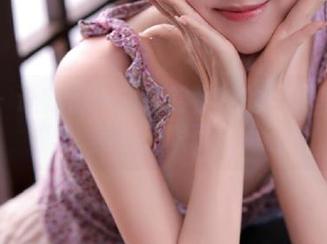 丽柜 – 让我们一起欣赏怡萱的自拍写真合集：美的无限可能.txt