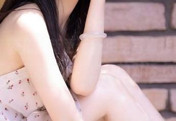 丽柜 – 敏儿最新更新！裸足写真作品集，带你走进自然与自我的对话.txt