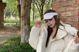 丽柜 – 文欣的户外套图：笑看镜头背后的我，果然不是个乖乖女.txt