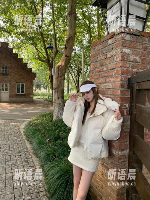 丽柜-文欣 丽柜 - 文欣的户外套图:笑看镜头背后的我,果然不是个乖乖女.txt