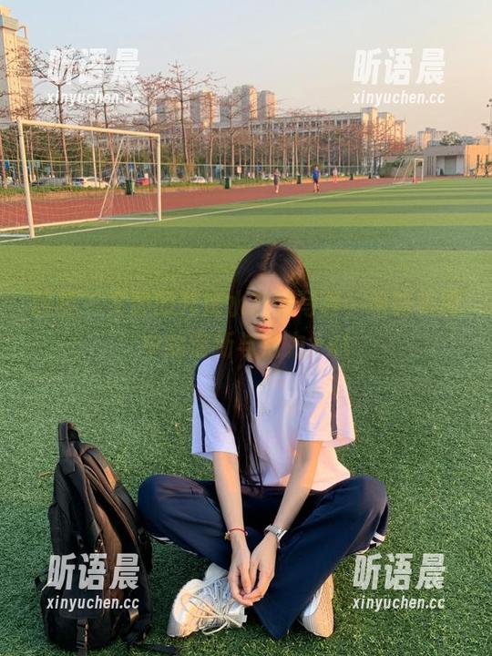 丽柜-文静 丽柜 - 文静的死库水系列写真,领略美图中的清新与活力.txt