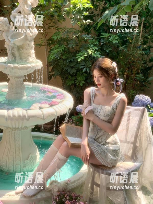 丽柜 - “桃子办公室”魅力写真，照片中她的职场风采与生活的无限可能.txt