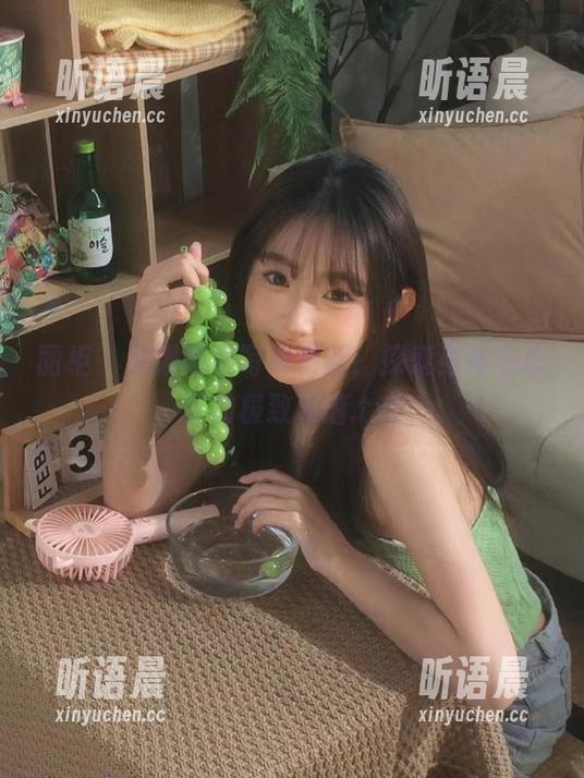 丽柜 - 潘潘瑜伽写真更新，探索身体与心灵的极致和谐.txt