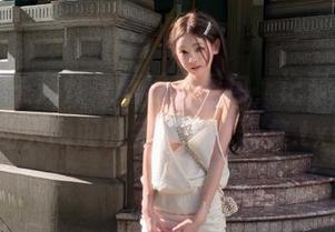 丽柜 – 王炜炜黑丝写真图包，记录每一个动人瞬间的完美艺术合集.txt