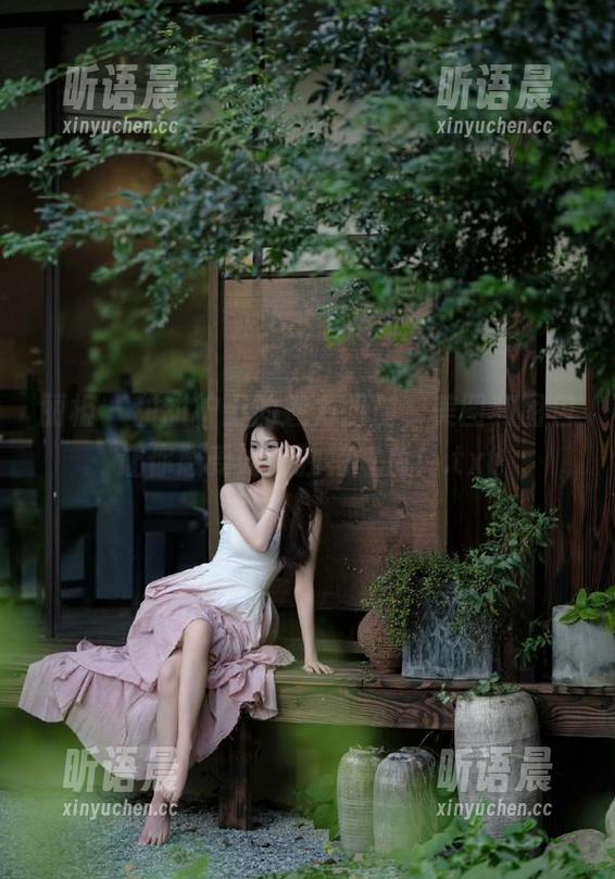 丽柜-甜甜 丽柜 - 甜甜护士的魅力四射,美图和图包让你感受她的独特气质!.txt