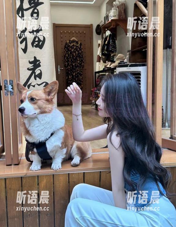 丽柜-肖肖 丽柜 - 深入观看肖肖女友的作品,让艺术与青春交织在一起,感受那无法抗拒的魅力!.txt