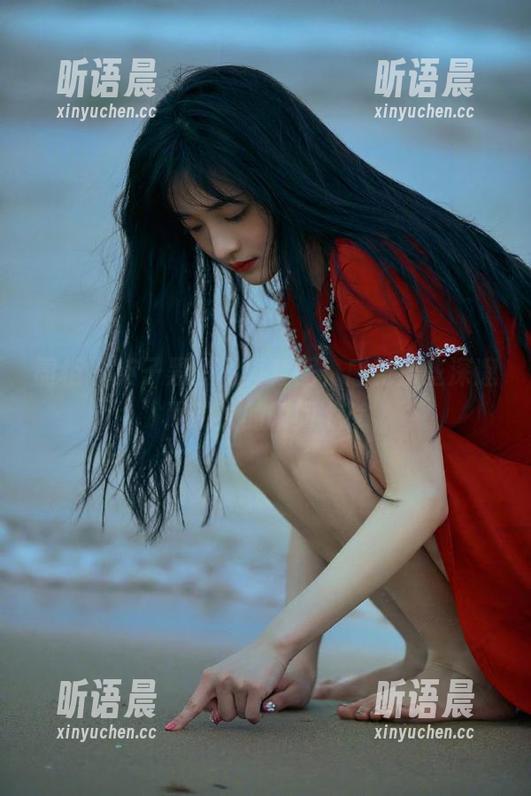 丽柜-英子 丽柜 - 英子黑白写真套图,感受那些深邃而动人的瞬间.txt