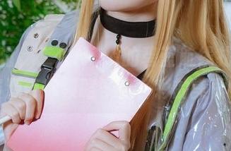 缤纷夏日，二佐Nisa的碧蓝航线扎拉泳装套图资源带你领略多姿多彩的美丽！.txt