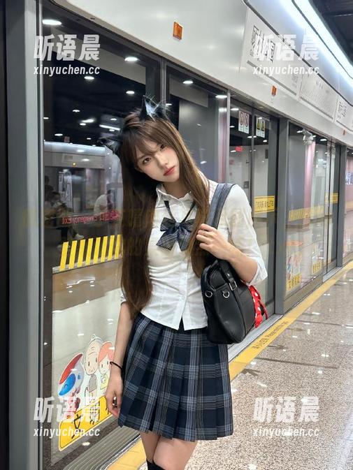 微密圈 - 于芷晴肉丝写真原图展示，时尚壁纸让你的桌面焕然一新！.txt