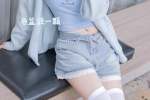 微密圈 – 探索保守的二舅妈的私房图包，红丝白袜展现性感与文艺之美.txt