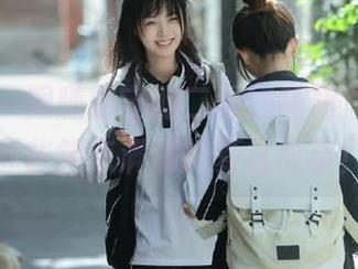 微密圈 – 跟随保守的二舅妈短裙写真集，遇见那些笑点满满的夏日故事！.txt