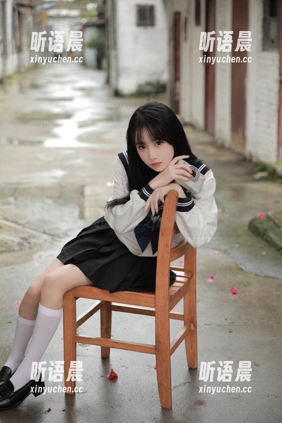 克拉女神 - 凌雪手舞足蹈：探索原图和套图的艺术之旅.txt