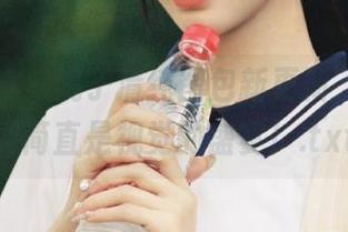 克拉女神 – 妮子清纯图包新更新，这些瞬间简直是视觉的盛宴！.txt
