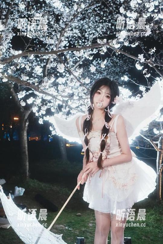 克拉女神-珊珊 克拉女神 - 在这个纯白世界中,珊珊的福利作品让你眼前一亮.txt