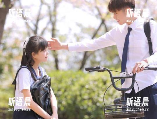 下载兔玩映画少女前线K2系列的绝美图库资源，感受青春的气息.txt
