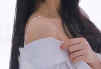 初夏女神 – 安妮与牛仔裤的完美邂逅：时尚图集合集带来无尽魅力！.txt