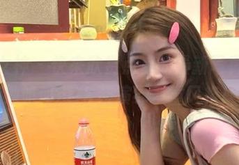 初夏女神 – 快来欣赏点点的最新写真集，探索她如何用JK装演绎多重风格！.txt