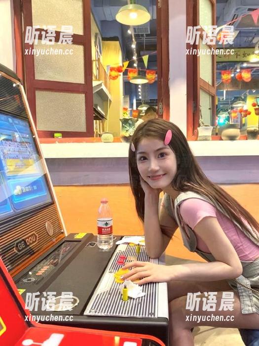 初夏女神 - 快来欣赏点点的最新写真集，探索她如何用JK装演绎多重风格！.txt
