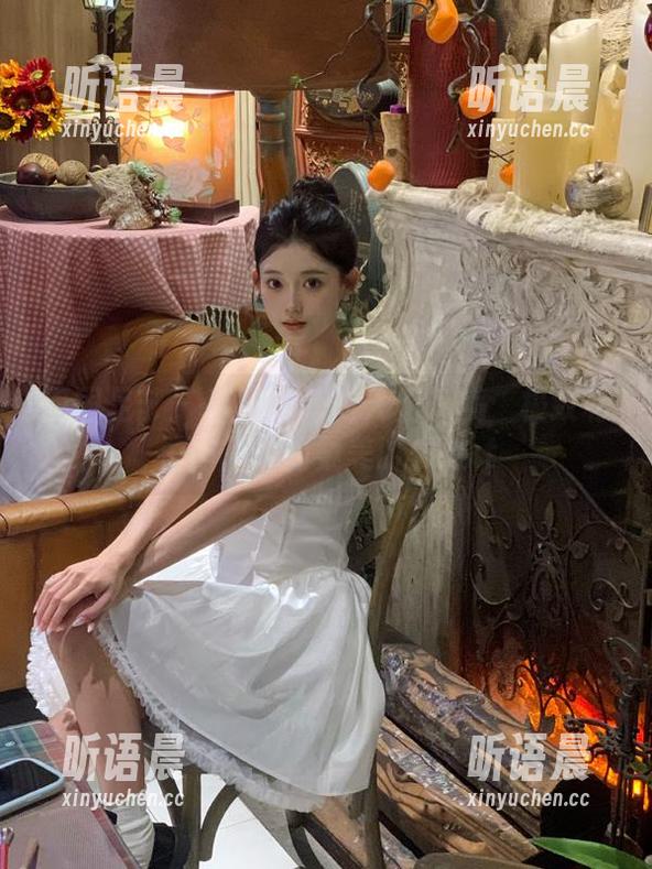 南国足艺 - 感受静儿的天使气质：极致私拍作品中的柔美时刻.txt