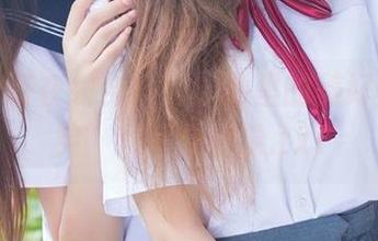 南鸽泳装在线合集：泳池里的美好与‘搞笑’瞬间全记录.txt