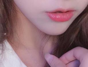 从啾小妍的透明世界探寻原图的深邃魅力，图包带你领略无尽惊喜！.txt