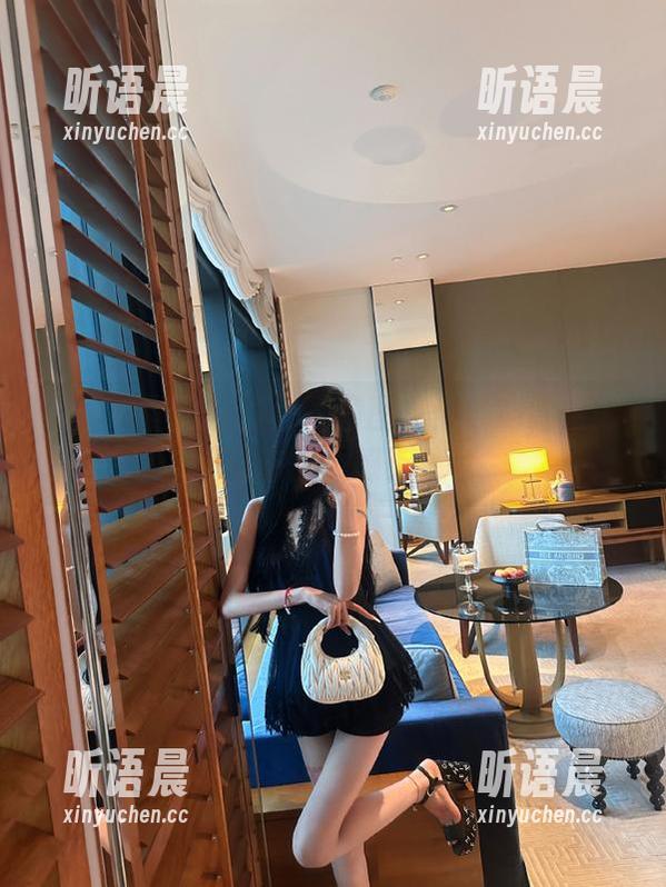 喵糖映画全套白色睡裙图集：领略独特的清新与少女感！.txt