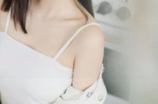 嗲囡囡 – 神秘的伊蓓Eva：观看这组图包，发现她内心深处的秘密故事！.txt