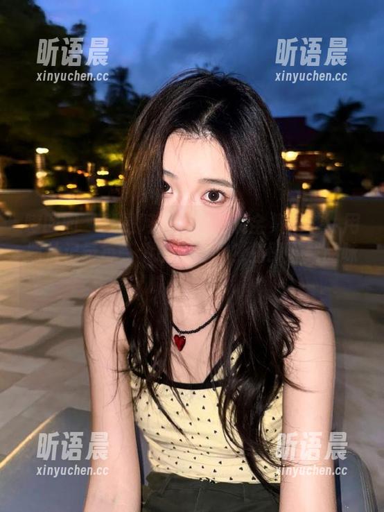 嗲囡囡-就是阿朱啊 嗲囡囡 - 就是阿朱啊职业装全集来袭:用照片记录每一个职场瞬间,立即下载品味时尚!.txt