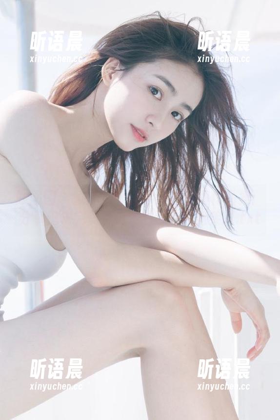 嗲囡囡 - 鱼子酱fish学妹的写真作品集：分享追求完美过程中的那些尴尬笑料.txt
