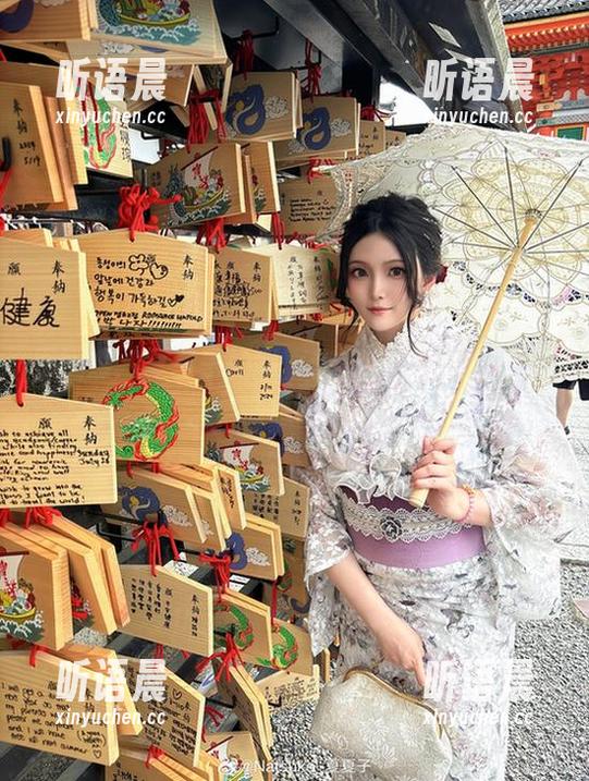 夏夏子 黑蝴蝶:夏夏子的写真套图中蕴藏的诗意与情感.txt
