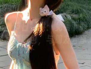 头条女神 – 节日特供：免费下载杨曼妮的圣诞写真图包，与朋友分享.txt