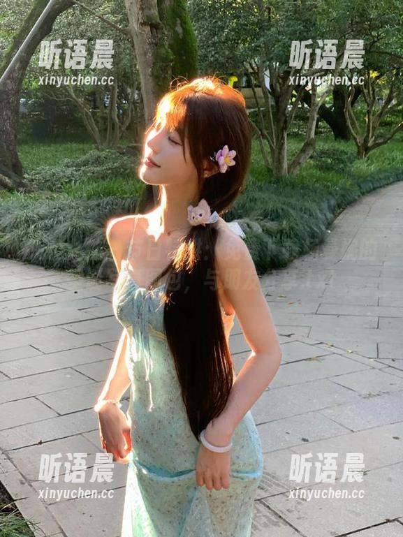 头条女神 - 节日特供：免费下载杨曼妮的圣诞写真图包，与朋友分享.txt