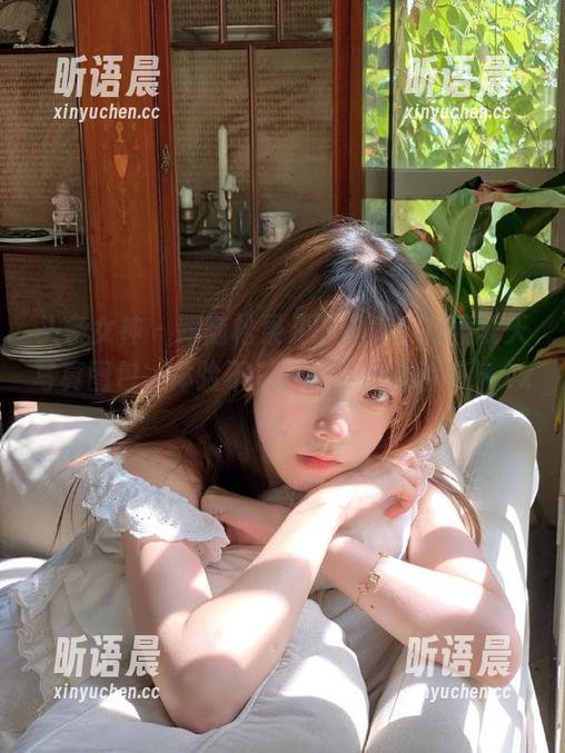 头条女神 - 跟随松果儿的脚步，探索夏天写真图包，体验不一样的夏日冒险吧！.txt