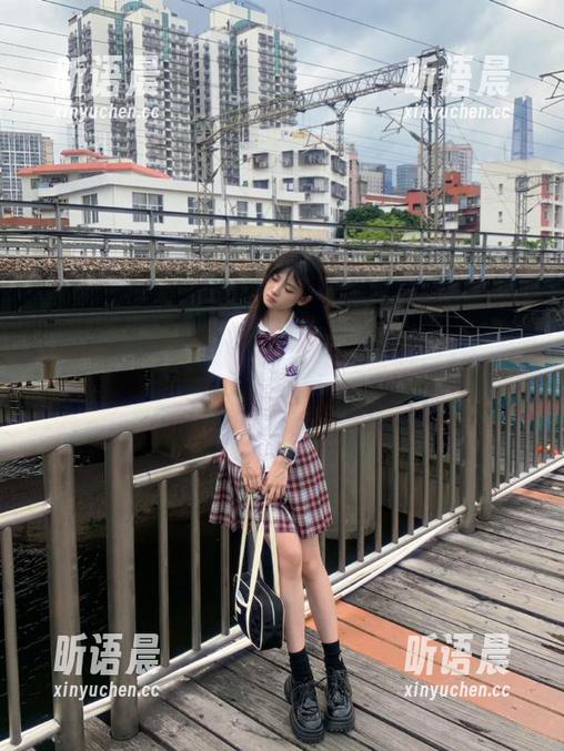 头条女神 - 全套黑白写真下载，神琦泽步带你领略非凡魅力.txt