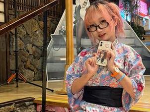 奇行家狗崽演绎经典之美：红丝绒旗袍写真图集分享.txt