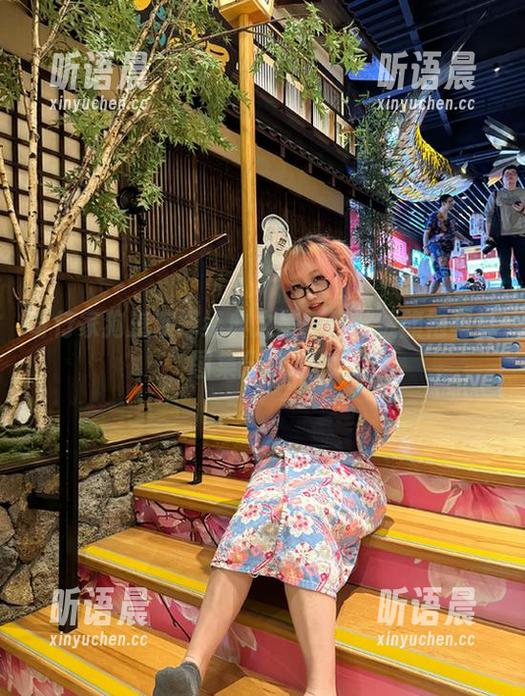 奇行家狗崽 奇行家狗崽演绎经典之美:红丝绒旗袍写真图集分享.txt