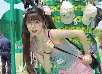 学妹加速跑 – 新一季佳儿棉袜写真合集更新，演绎个性与舒适的碰撞.txt