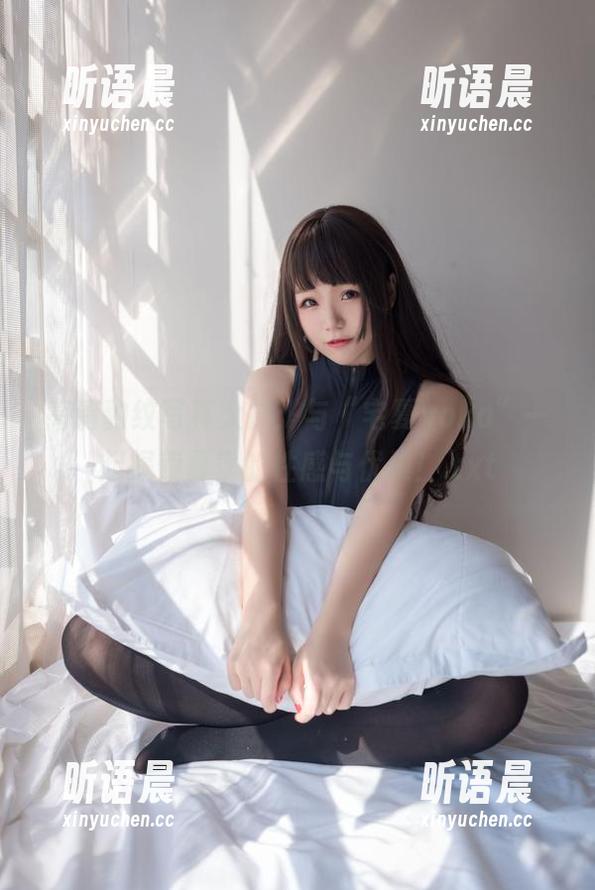 高清豹纹写真大赏：与“宅夏yoko”一起探索夏季的性感与优雅！.txt