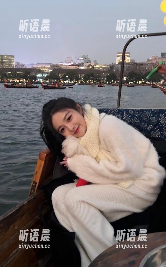 微密圈 - 一起来欣赏小优优子双马尾绝配原图合集，释放少女心的甜蜜感动.txt