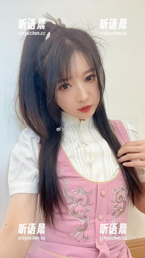 小女巫露娜最新旗袍写真资源，带你走进五光十色的东方魅力！.txt