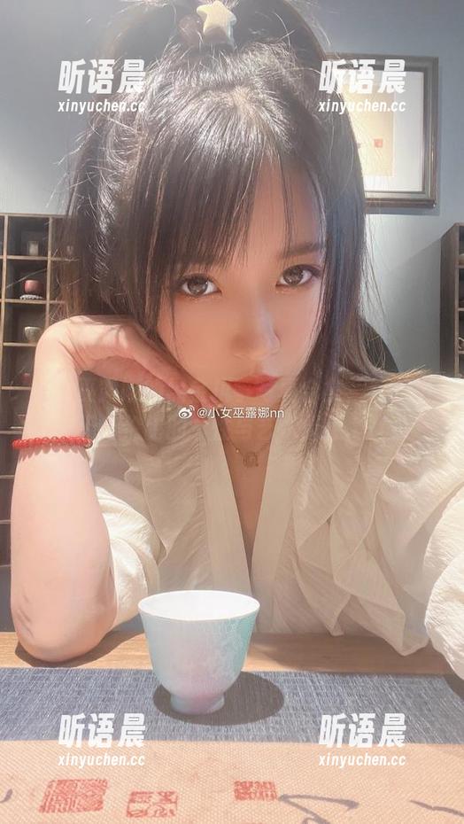 小女巫露娜 小女巫露娜的黑金执事写真合集,绽放出无与伦比的个性与艺术灵感.txt